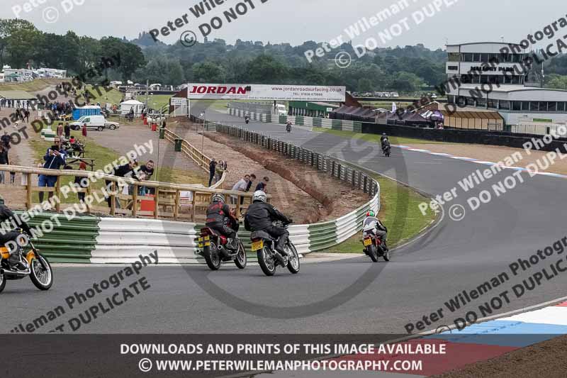 Vintage motorcycle club;eventdigitalimages;mallory park;mallory park trackday photographs;no limits trackdays;peter wileman photography;trackday digital images;trackday photos;vmcc festival 1000 bikes photographs